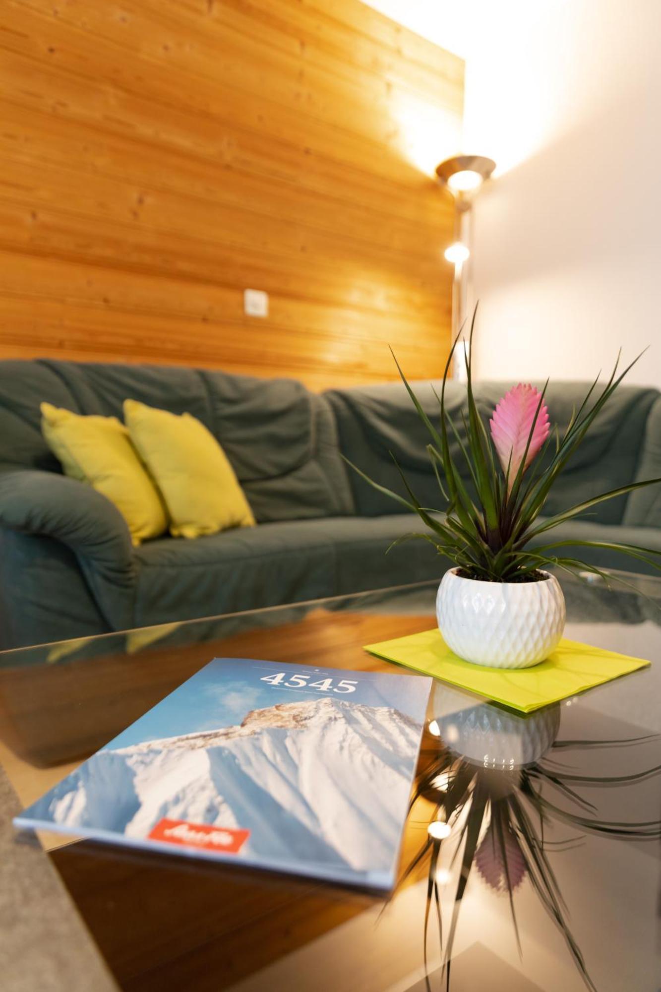 Apartments Saasunia Стая снимка