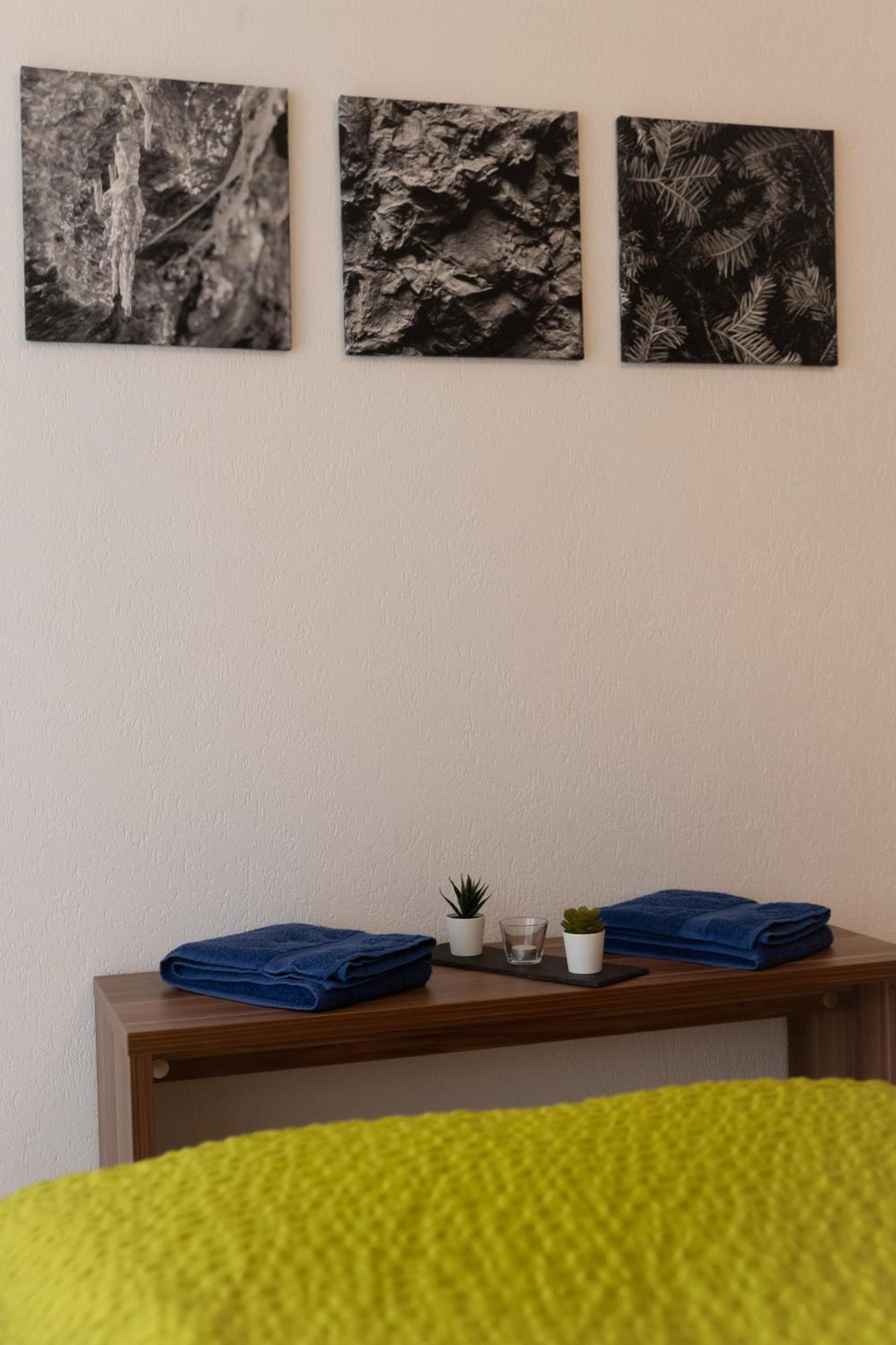 Apartments Saasunia Стая снимка